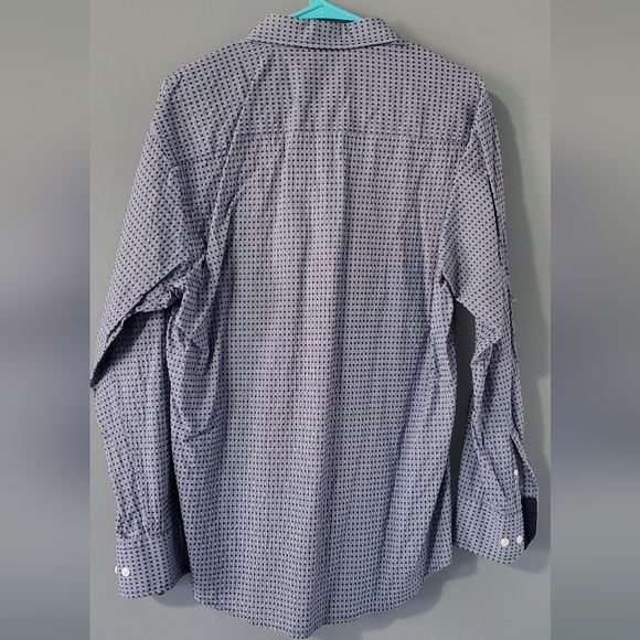 Van Heusen Men's Size Large (Neck 16 - 16.5) Navy and Blue Patterned Button Down - Picture 2 of 6